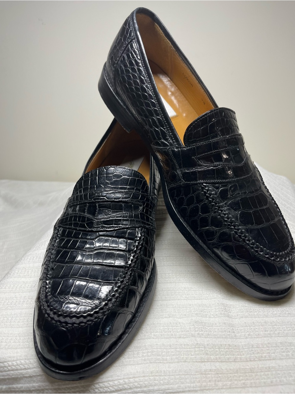 Mezlan Black Croc-Embossed Leather Penny Loafers